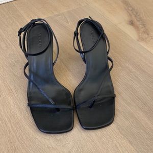 NWOT Gorgeous Vince Black Heels